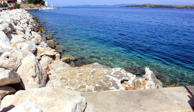 Two bedroom apartment with terrace and sea view Sali, Dugi otok (A-16469-a)