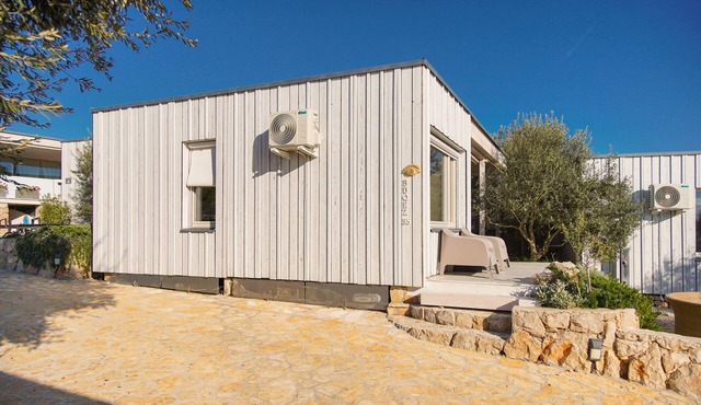 Vanellus Villa 35 Sleeps 4 with Parking