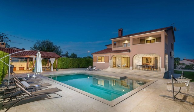 Villa Anastasia - charming villa with beautiful garedn and large private pool