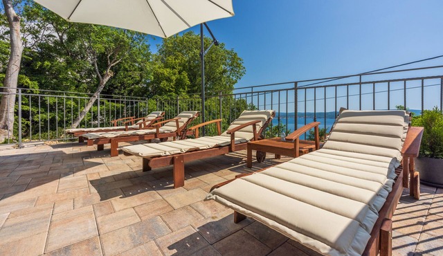 Villa Antani with heated pool, sauna and jacuzzi
