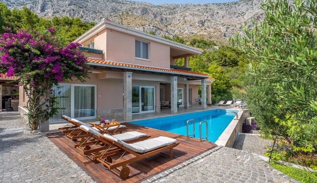 Villa Bufo - Four Bedroom Villa, Sleeps 10