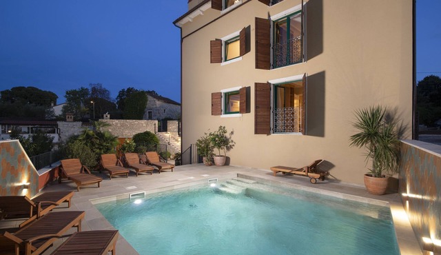 Villa Casa Nova with Heated Pool, Spa area & Game Room