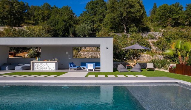 Villa Depollo with 44sqm heated pool, 6 bedrooms, Makarska hinterland