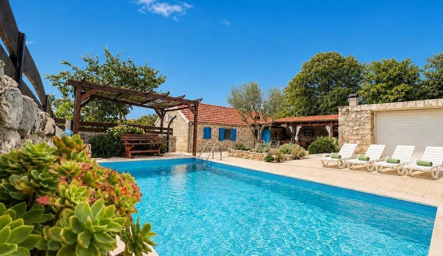 Villa Didini Dvori - One Bedroom Villa, Sleeps 2