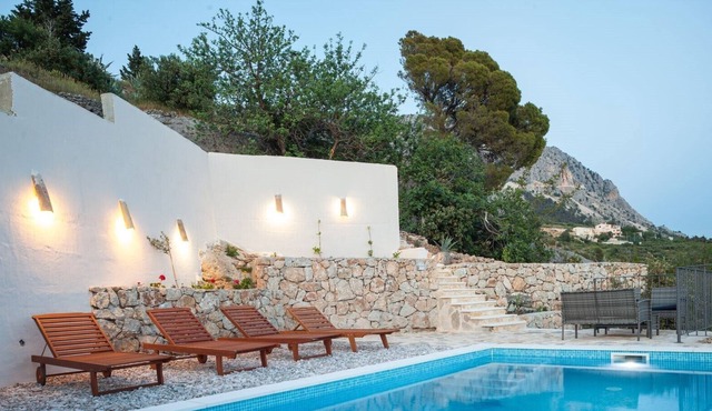 Villa Ena *** luxury villa in Podgora, heated pool