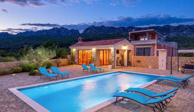 Villa Grandioza ZadarVillas