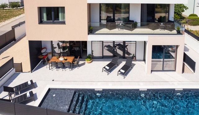 Villa in a sunny Pakostane escape