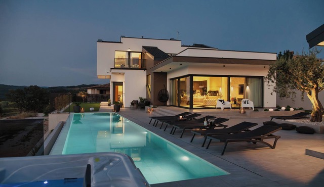 Villa Kim Momjan with Pool and Spa, Momjan, Croatia