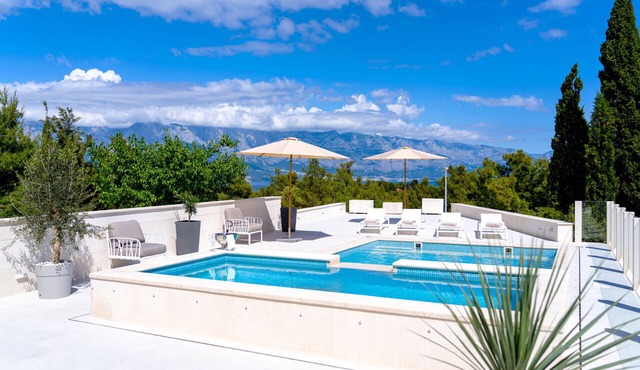 Villa Levante Superior Apartment 3 in Sumartin