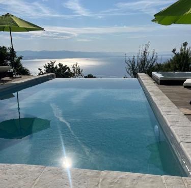 Villa Lily-Dog Friendly, Private Jaccuzzi&Spa,Shared Infinity Pool, Sea View