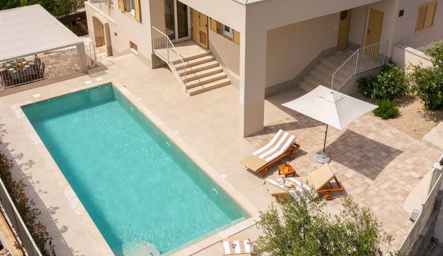 Villa Lumière with Pool