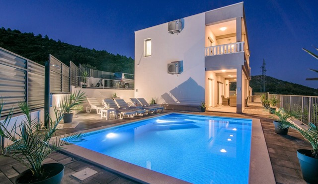 Villa Mari with private pool