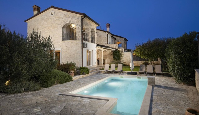 Villa Mason with Heated Pool and mini Wellness