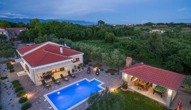 VILLA MIA (with heated pool and big garden)