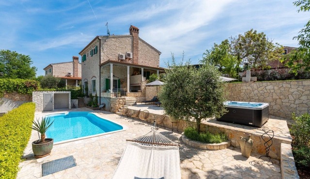 Villa Momento – The Istrian Escape Elegant villa with private pool and jacuzzi surrounded by peaceful Istrian nature. in Vižinada