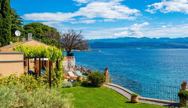 Villa Perfect house beachfront by Villas Guide