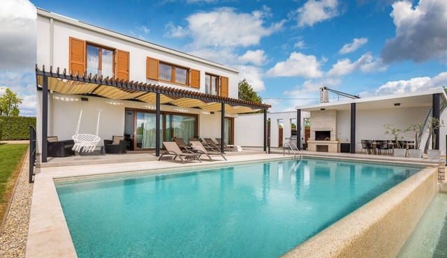 Villa Terra Gialla - beautiful villa with private infinity pool in the hearth of Istria