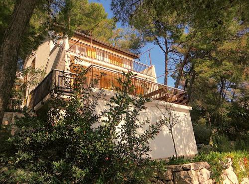 Villa V, 4-star 2-floor 1-apartment seaside property with great outdoors