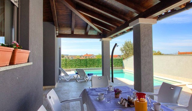 Villa Verde with heated pool by Interhome