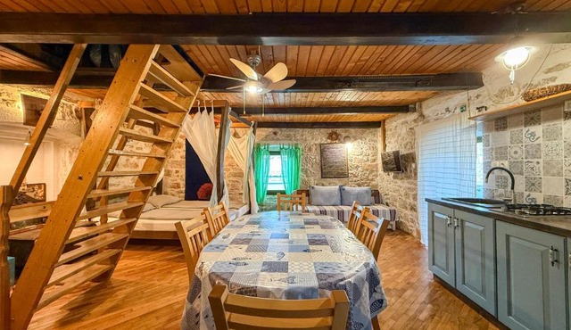 Voltera Apartments in Betina Old Town, with Parking Nearby