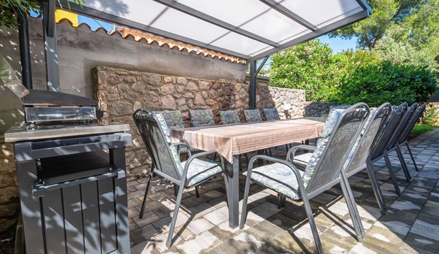 Wonderful private villa for 12 guests with WIFI, A/C, hot tub, TV and patio