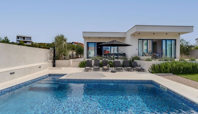 Wonderful private villa for 8 people with WIFI, private pool, A/C, TV and terrace