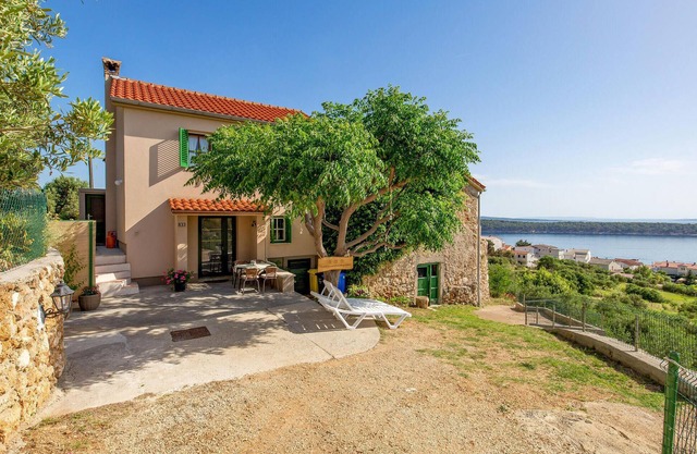 Amazing home in Banjol with WiFi