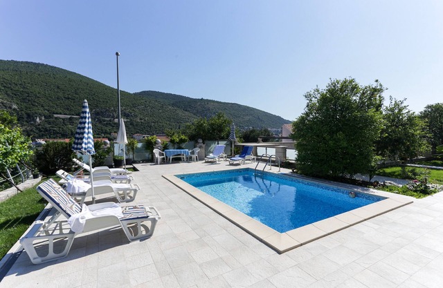 Apartment in Dubrovnik with swimming pool and sea view (A1)