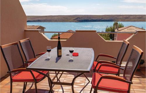 Cozy Apartment In Dinjiska With House Sea View