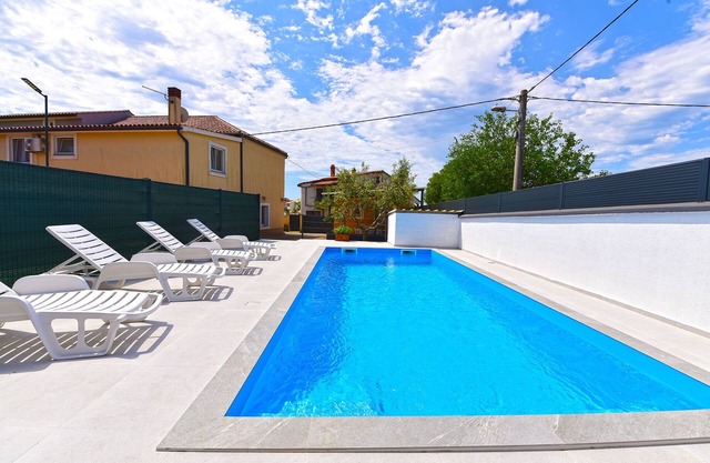 House 1203/11056 (Istria - Pula), 4500m from the beach