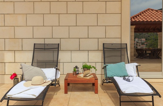 Mondo Apartment - Five Bedroom Apartment, Sleeps 13