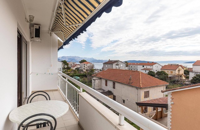 Nice apartment in Kastel Stafilic