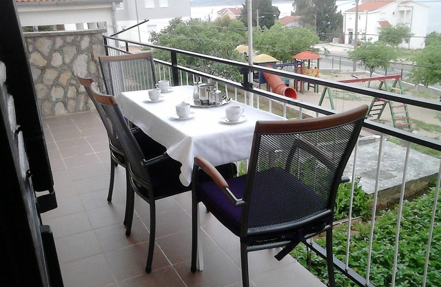 Two bedroom apartment with balcony and sea view Maslenica, Novigrad (A-11089-a)