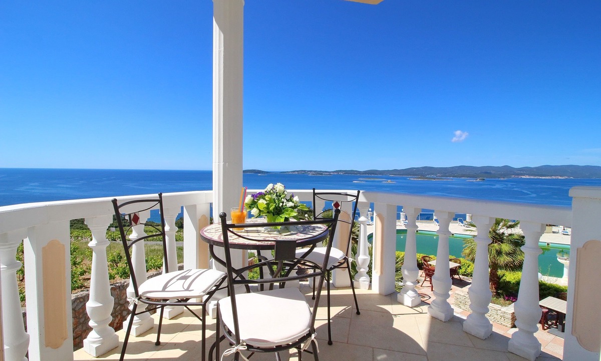 Postup Hotel | Villa Antonio