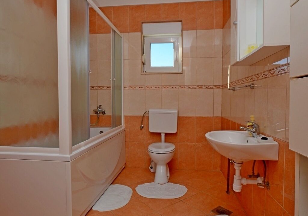 Kastel Sucurac Apartment | Apartment in Kaštel Sućurac with Seaview, Balcony, Air condition, WIFI (570-3)