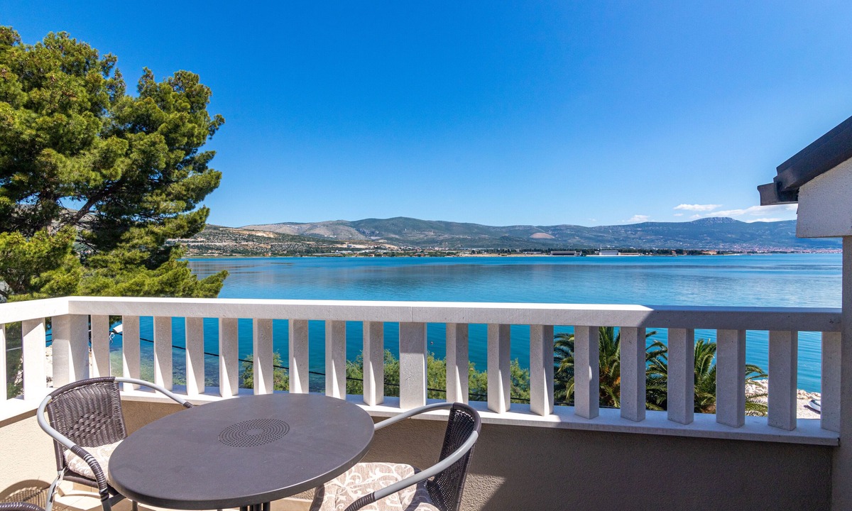 Mastrinka Apartment | Apartments Janja (30131-A8) - Arbanija (Ciovo)