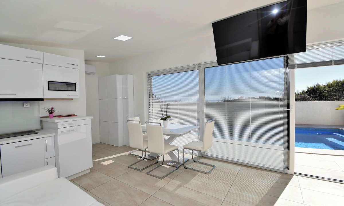 Mihotici Apartment | Apartments Lux With Pool
