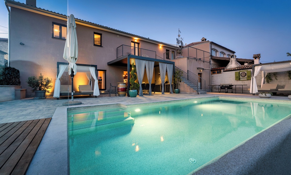Dracevac Villa | Villa with pool for 6 people, children's playground, darts, table tennis table