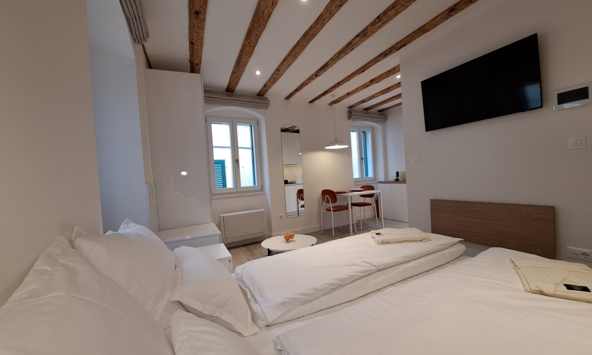 Split Apartment | House Olenta