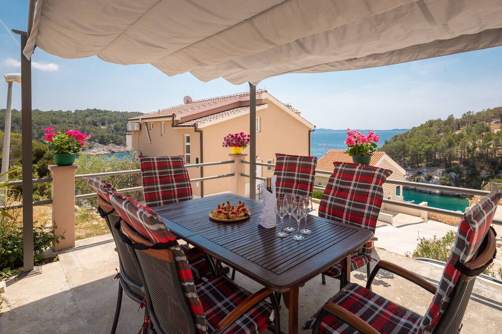 Photo of Patio Balcony in Cove Osibova (Milna)
