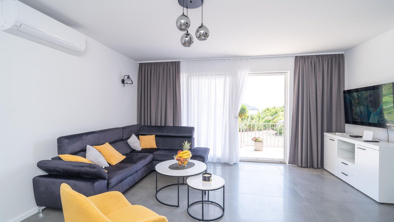 Photo of Bedroom in Molunat