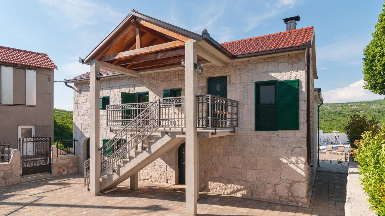 Photo of Outdoor in Trn