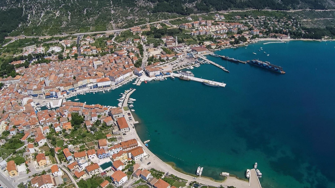 Photo of Others in Cres