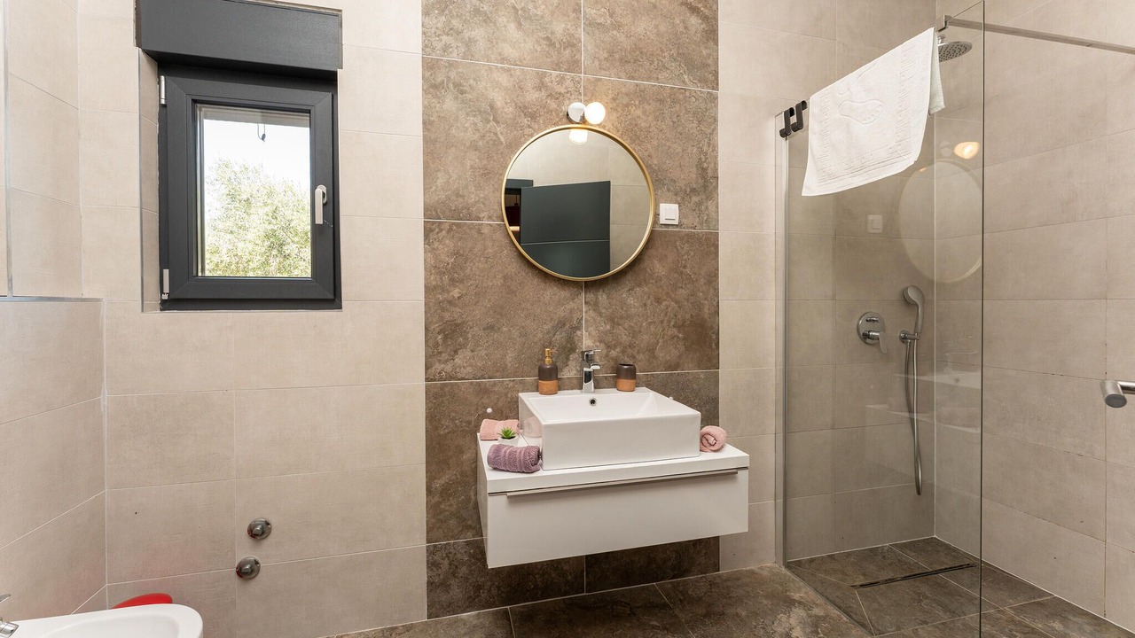 Photo of Bathroom in Vir