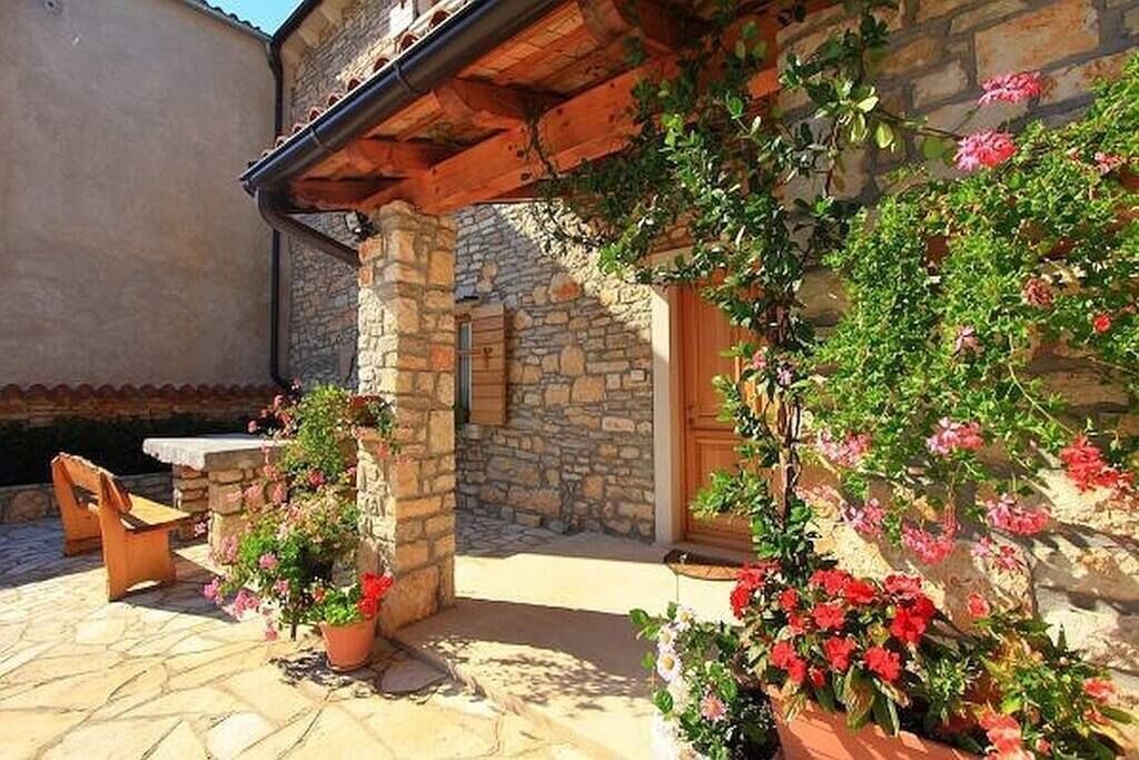 Photo of Patio Balcony in Gajana