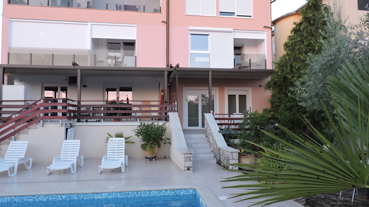 Photo of Outdoor in Peroj