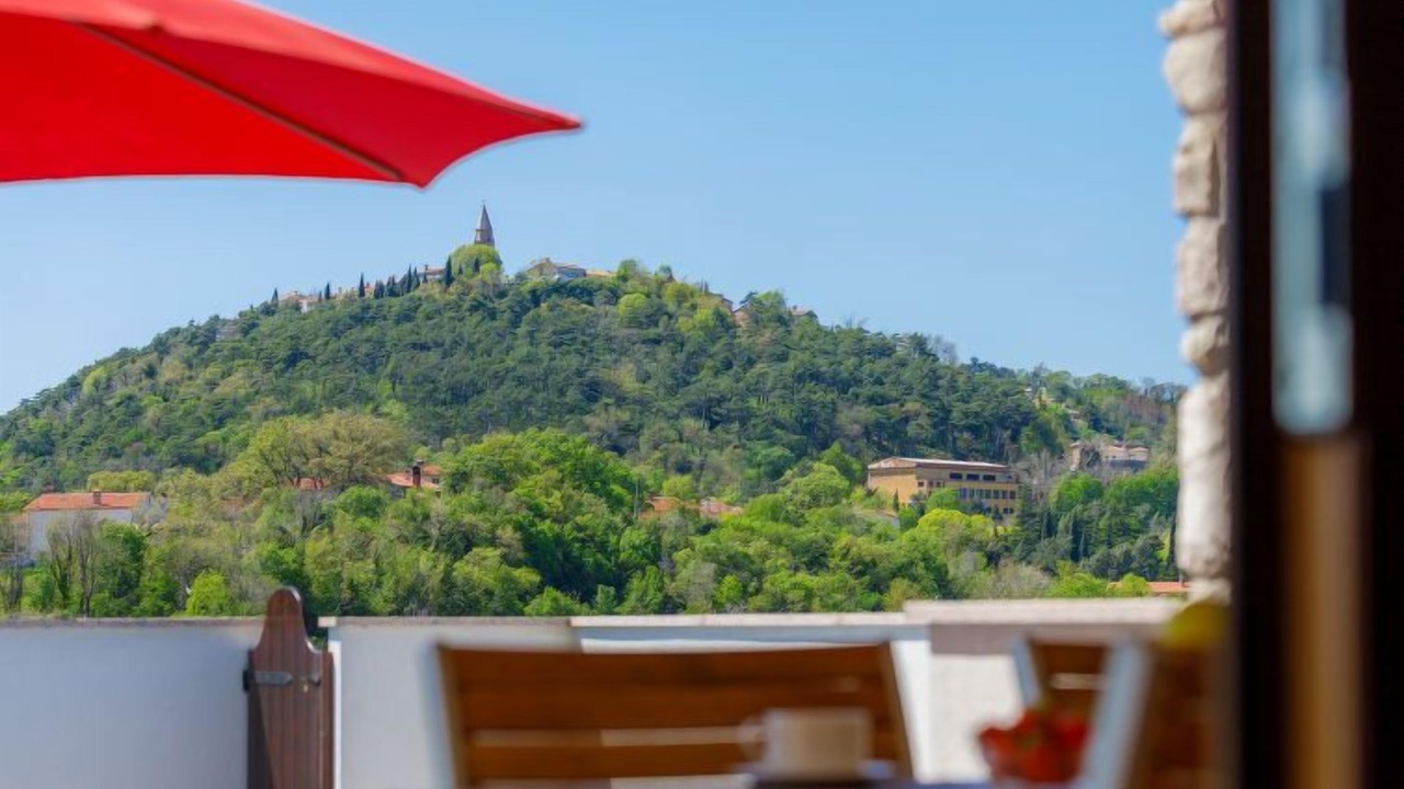 Photo of Others in Labin