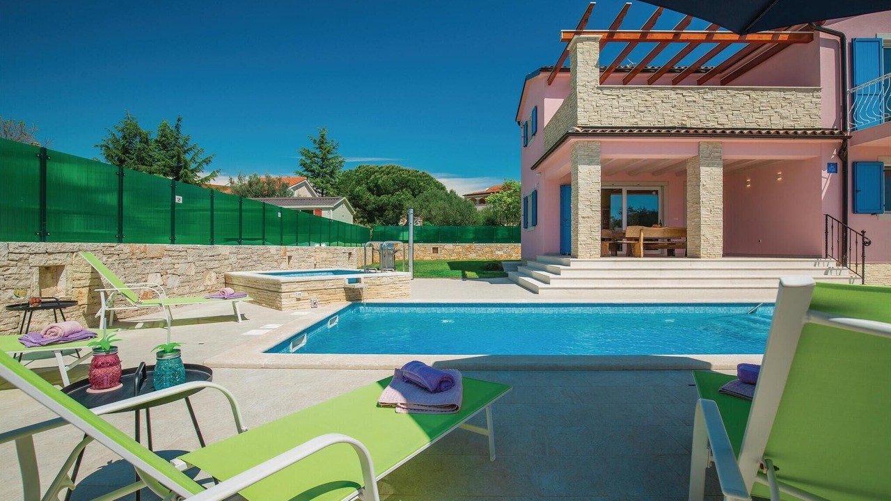 Photo of Outdoor in Peroj