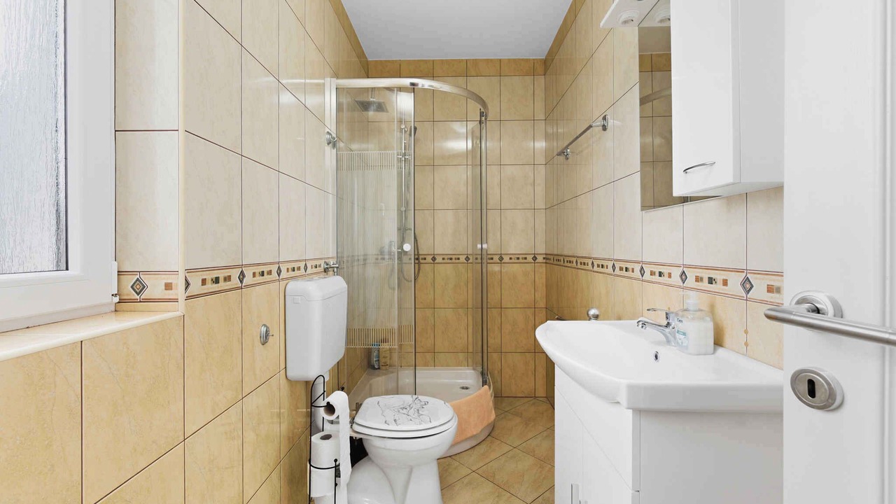 Photo of Bathroom in Tkon