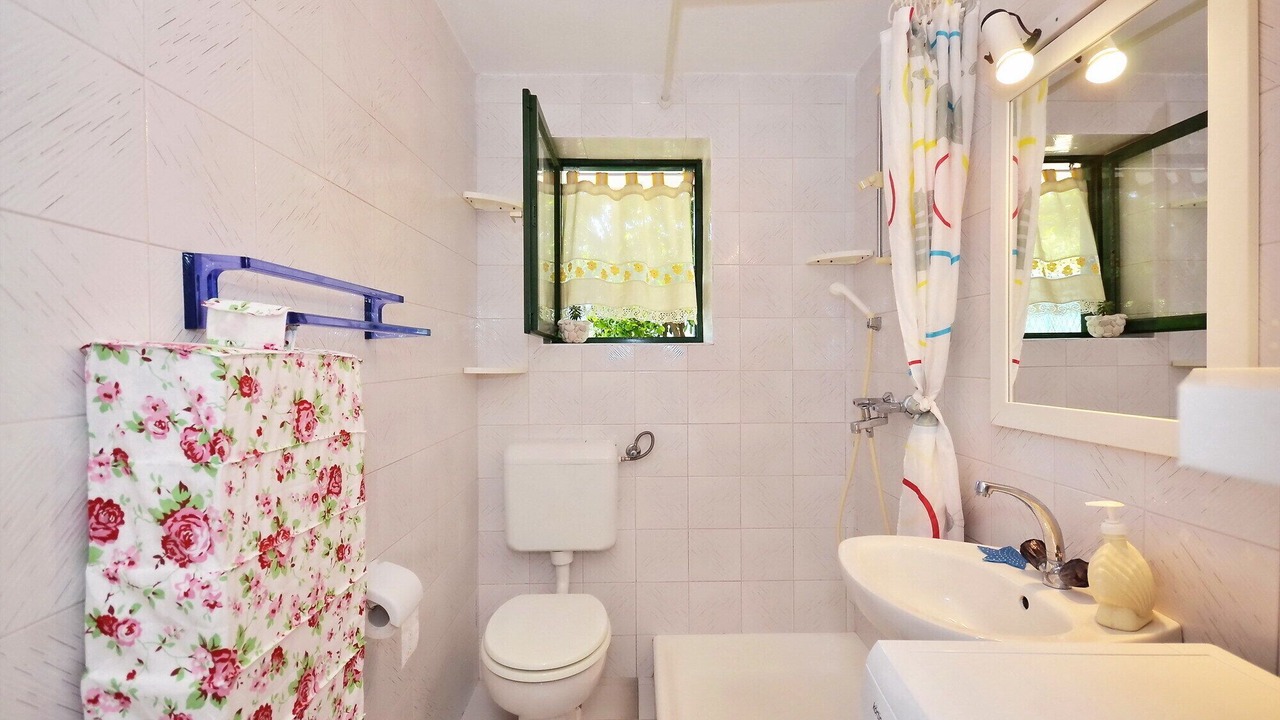 Photo of Bathroom in Slatine